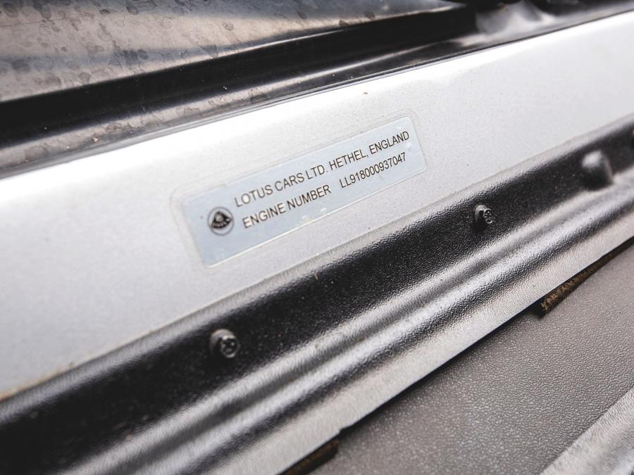 Детали экстерьера Lotus Esprit V8 SE 2001 года  (фото 66 из 66)